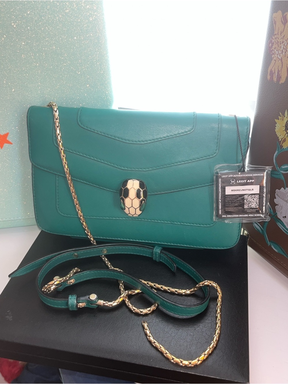 Elegant Green Leather Crossbody with BROKEN Gold Chain and Serpent Clasp - Picture 9 of 9